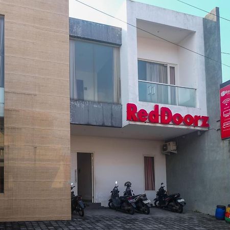 Hotel Reddoorz Syariah Near Simpang Lima Semarang à Jomblang Extérieur photo