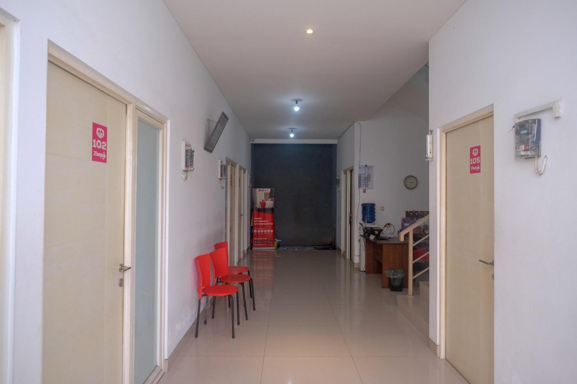 Hotel Reddoorz Syariah Near Simpang Lima Semarang à Jomblang Extérieur photo