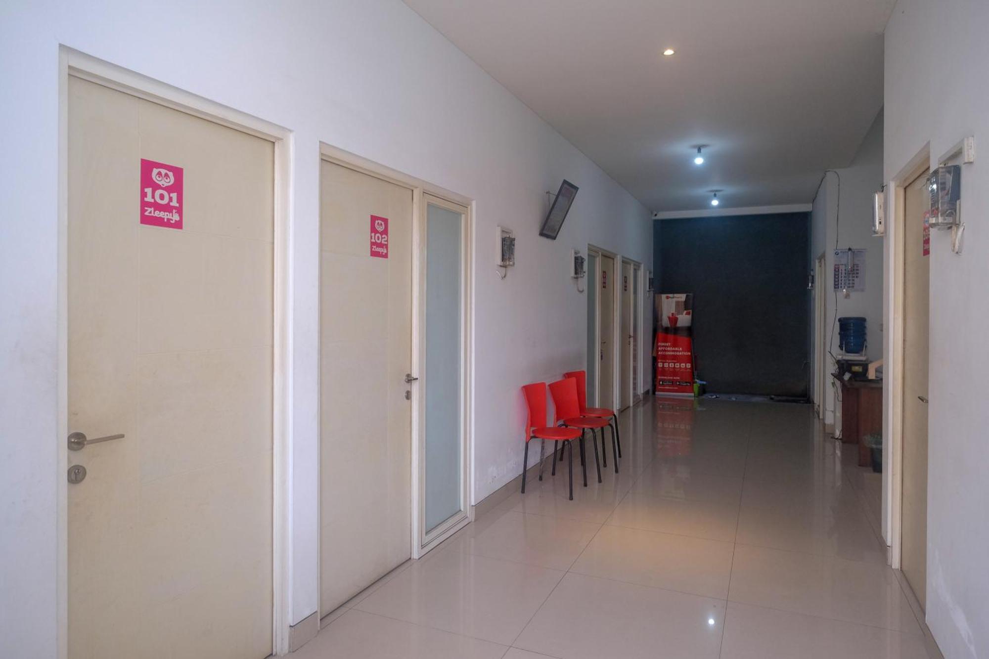Hotel Reddoorz Syariah Near Simpang Lima Semarang à Jomblang Extérieur photo