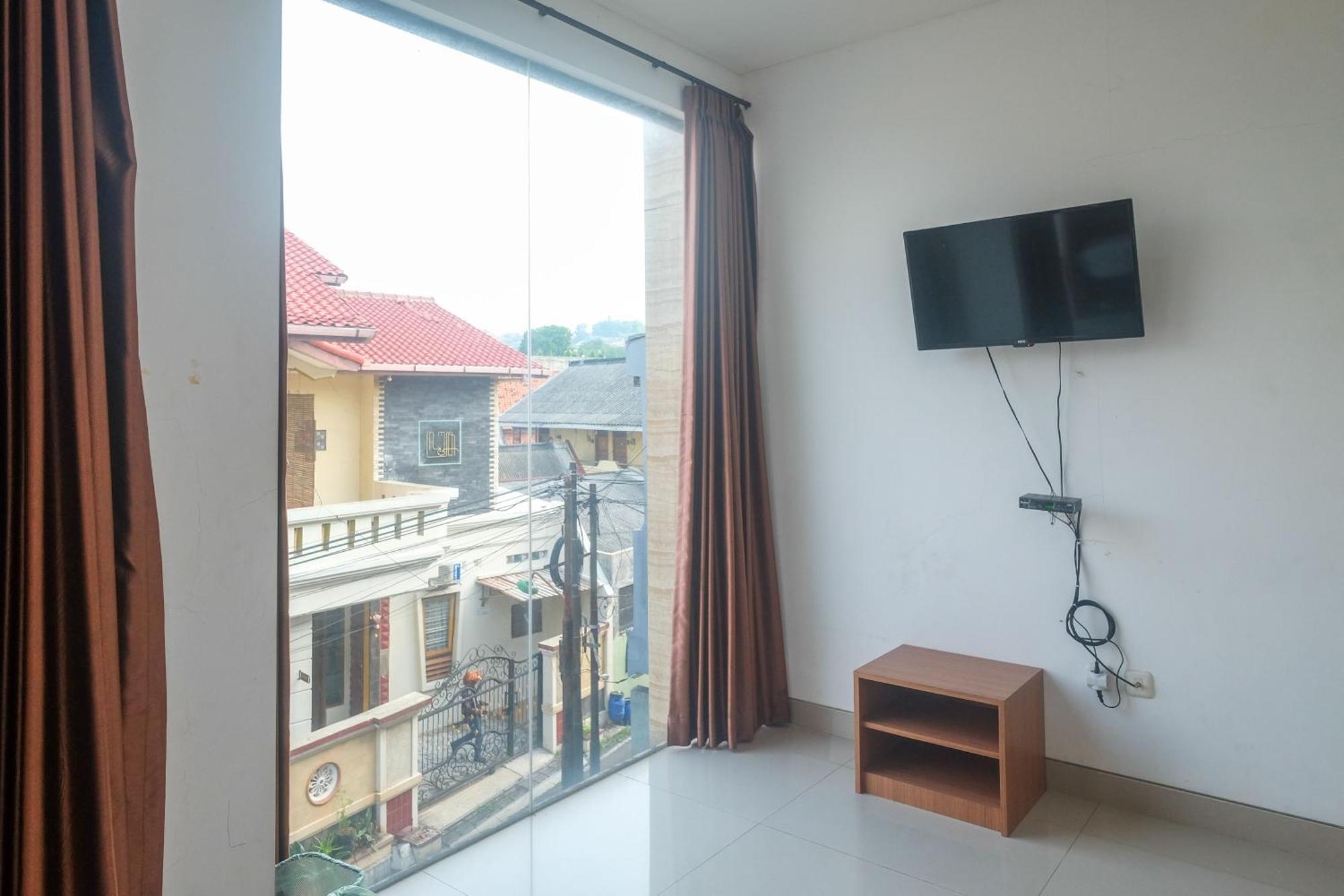 Hotel Reddoorz Syariah Near Simpang Lima Semarang à Jomblang Extérieur photo